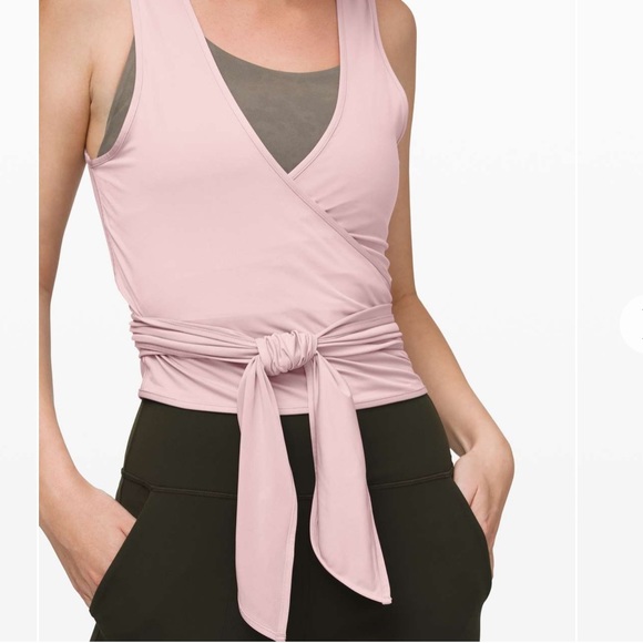 NWT - Lululemon Twist Me Up Crop Tank - Picture 2 of 4